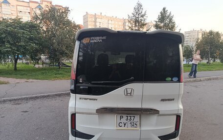 Honda Stepwgn IV, 2016 год, 1 750 000 рублей, 12 фотография