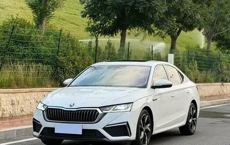 Skoda Octavia IV, 2022 год, 2 300 000 рублей, 2 фотография
