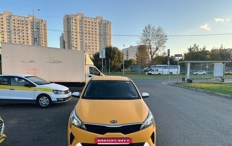 KIA Rio IV, 2021 год, 1 050 000 рублей, 2 фотография