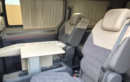 Volkswagen Multivan, 2024 год, 8 000 000 рублей, 10 фотография