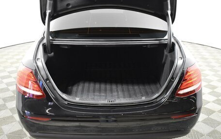 Mercedes-Benz E-Класс, 2019 год, 2 772 900 рублей, 26 фотография