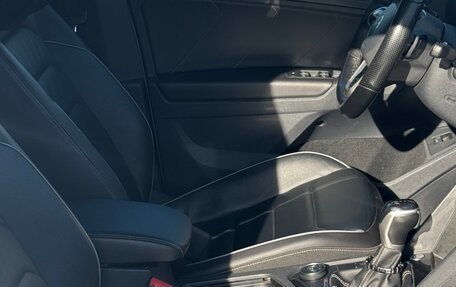 Volkswagen Tiguan II, 2021 год, 2 920 000 рублей, 10 фотография