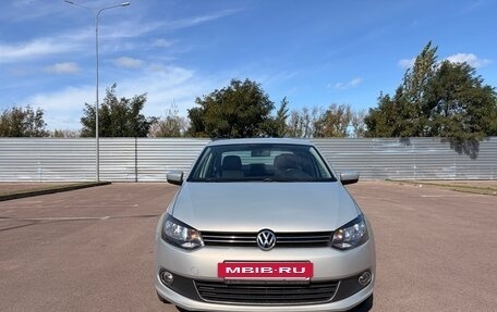 Volkswagen Polo VI (EU Market), 2013 год, 1 050 000 рублей, 2 фотография