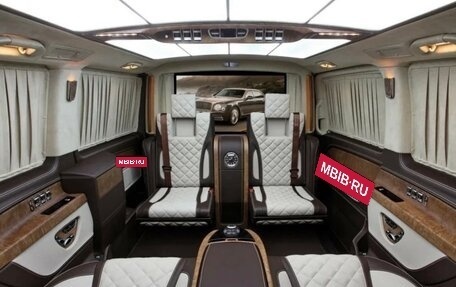 Mercedes-Benz V-Класс, 2017 год, 7 000 000 рублей, 4 фотография