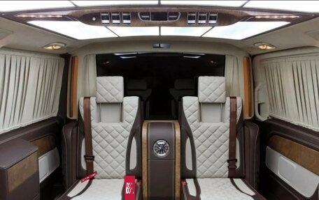 Mercedes-Benz V-Класс, 2017 год, 7 000 000 рублей, 8 фотография