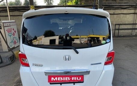 Honda Freed I, 2016 год, 1 400 000 рублей, 2 фотография