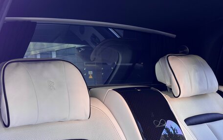 Rolls-Royce Cullinan, 2020 год, 32 000 000 рублей, 13 фотография