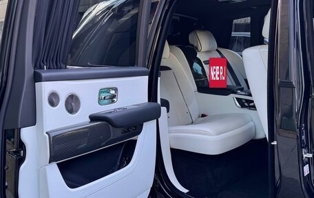 Rolls-Royce Cullinan, 2020 год, 32 000 000 рублей, 12 фотография