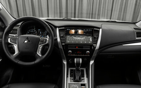 Mitsubishi Pajero Sport III рестайлинг, 2020 год, 3 870 000 рублей, 8 фотография