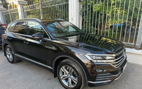 Volkswagen Touareg III, 2019 год, 4 850 000 рублей, 3 фотография