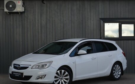 Opel Astra J, 2011 год, 769 999 рублей, 1 фотография