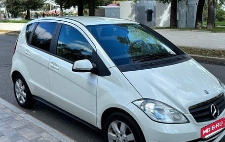 Mercedes-Benz A-Класс, 2011 год, 690 000 рублей, 2 фотография