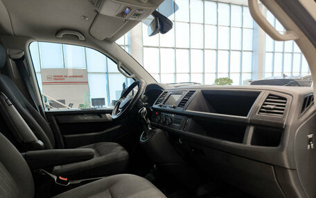 Volkswagen Caravelle T6 рестайлинг, 2018 год, 2 720 000 рублей, 13 фотография