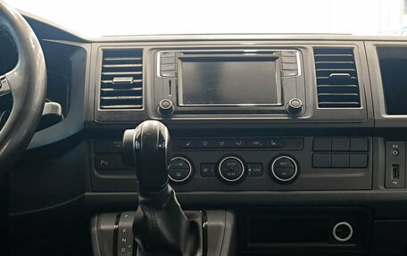 Volkswagen Caravelle T6 рестайлинг, 2018 год, 2 720 000 рублей, 18 фотография