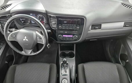 Mitsubishi Outlander III рестайлинг 3, 2013 год, 1 239 000 рублей, 14 фотография