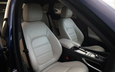 Jaguar F-Pace, 2020 год, 3 250 000 рублей, 29 фотография