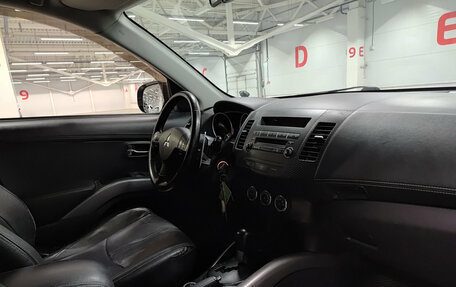 Mitsubishi Outlander III рестайлинг 3, 2012 год, 1 099 000 рублей, 13 фотография