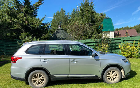Mitsubishi Outlander III рестайлинг 3, 2015 год, 1 305 000 рублей, 4 фотография