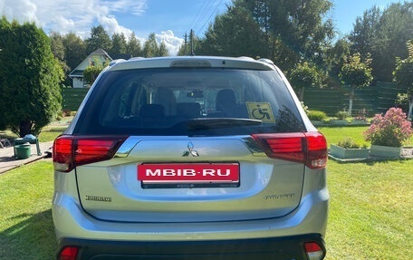 Mitsubishi Outlander III рестайлинг 3, 2015 год, 1 305 000 рублей, 2 фотография