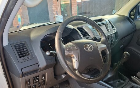 Toyota Hilux VII, 2013 год, 1 950 000 рублей, 11 фотография