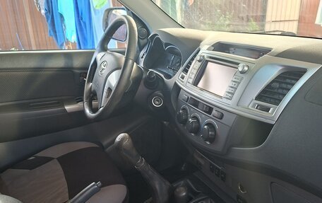 Toyota Hilux VII, 2013 год, 1 950 000 рублей, 9 фотография