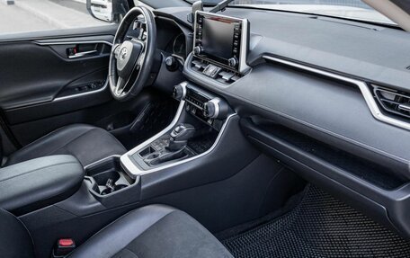 Toyota RAV4, 2021 год, 3 700 000 рублей, 8 фотография
