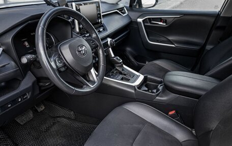 Toyota RAV4, 2021 год, 3 700 000 рублей, 7 фотография