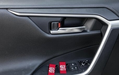 Toyota RAV4, 2021 год, 3 700 000 рублей, 14 фотография