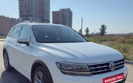 Volkswagen Tiguan II, 2019 год, 3 600 000 рублей, 2 фотография