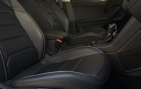 Volkswagen Tiguan II, 2019 год, 3 600 000 рублей, 23 фотография
