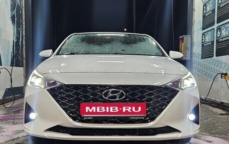 Hyundai Solaris II рестайлинг, 2021 год, 1 565 000 рублей, 2 фотография