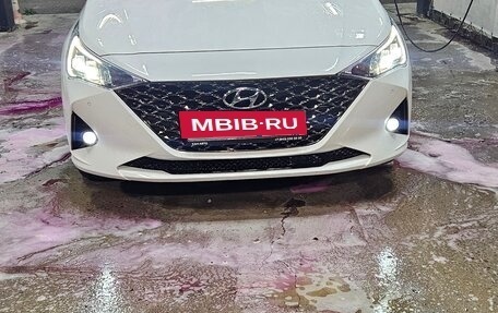 Hyundai Solaris II рестайлинг, 2021 год, 1 565 000 рублей, 3 фотография