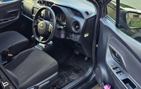 Toyota Vitz, 2019 год, 1 050 000 рублей, 8 фотография