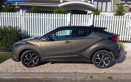 Toyota C-HR I рестайлинг, 2022 год, 2 990 000 рублей, 1 фотография