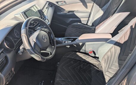 Toyota C-HR I рестайлинг, 2022 год, 2 990 000 рублей, 9 фотография