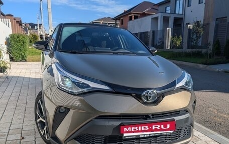 Toyota C-HR I рестайлинг, 2022 год, 2 990 000 рублей, 5 фотография