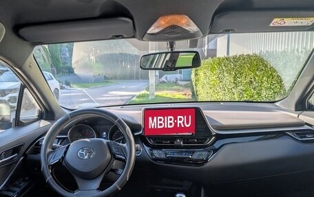 Toyota C-HR I рестайлинг, 2022 год, 2 990 000 рублей, 6 фотография