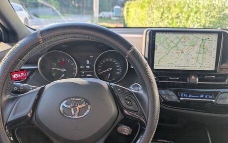Toyota C-HR I рестайлинг, 2022 год, 2 990 000 рублей, 10 фотография