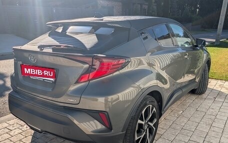 Toyota C-HR I рестайлинг, 2022 год, 2 990 000 рублей, 4 фотография