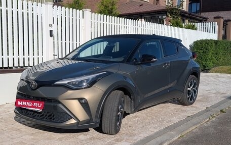 Toyota C-HR I рестайлинг, 2022 год, 2 990 000 рублей, 2 фотография