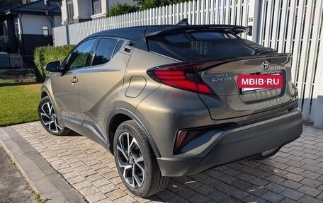Toyota C-HR I рестайлинг, 2022 год, 2 990 000 рублей, 3 фотография