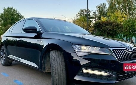 Skoda Superb III рестайлинг, 2025 год, 3 300 000 рублей, 2 фотография