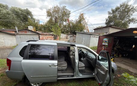KIA Carnival III, 2009 год, 900 000 рублей, 8 фотография