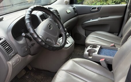KIA Carnival III, 2009 год, 900 000 рублей, 16 фотография