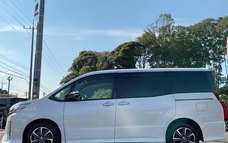 Toyota Noah III, 2021 год, 2 231 000 рублей, 3 фотография