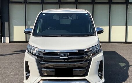 Toyota Noah III, 2021 год, 2 231 000 рублей, 2 фотография