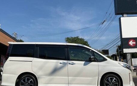 Toyota Noah III, 2021 год, 2 231 000 рублей, 5 фотография