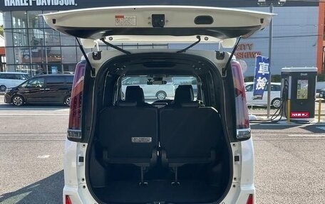 Toyota Noah III, 2021 год, 2 231 000 рублей, 6 фотография