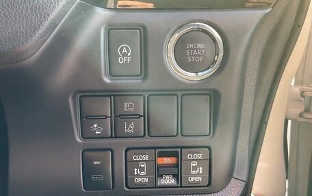 Toyota Noah III, 2021 год, 2 231 000 рублей, 17 фотография