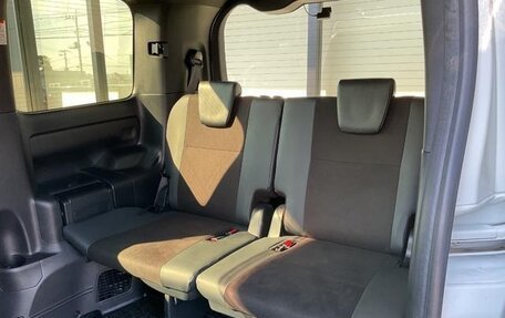 Toyota Noah III, 2021 год, 2 231 000 рублей, 23 фотография